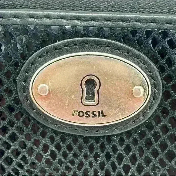 Fossil Wristlet Wallet Black Leather Snake Embossed Key Zipper Around No Strap - Picture 3 of 10